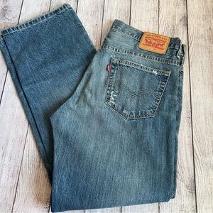 569 Levi’s Light Blue Denim Jeans 33 X 32